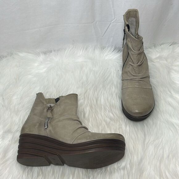 Mix Mooz Zulu NWOT Tan/Dove Grey Ruched Leather Side Zip Booties Sz 41/U… - Picture 2 of 7